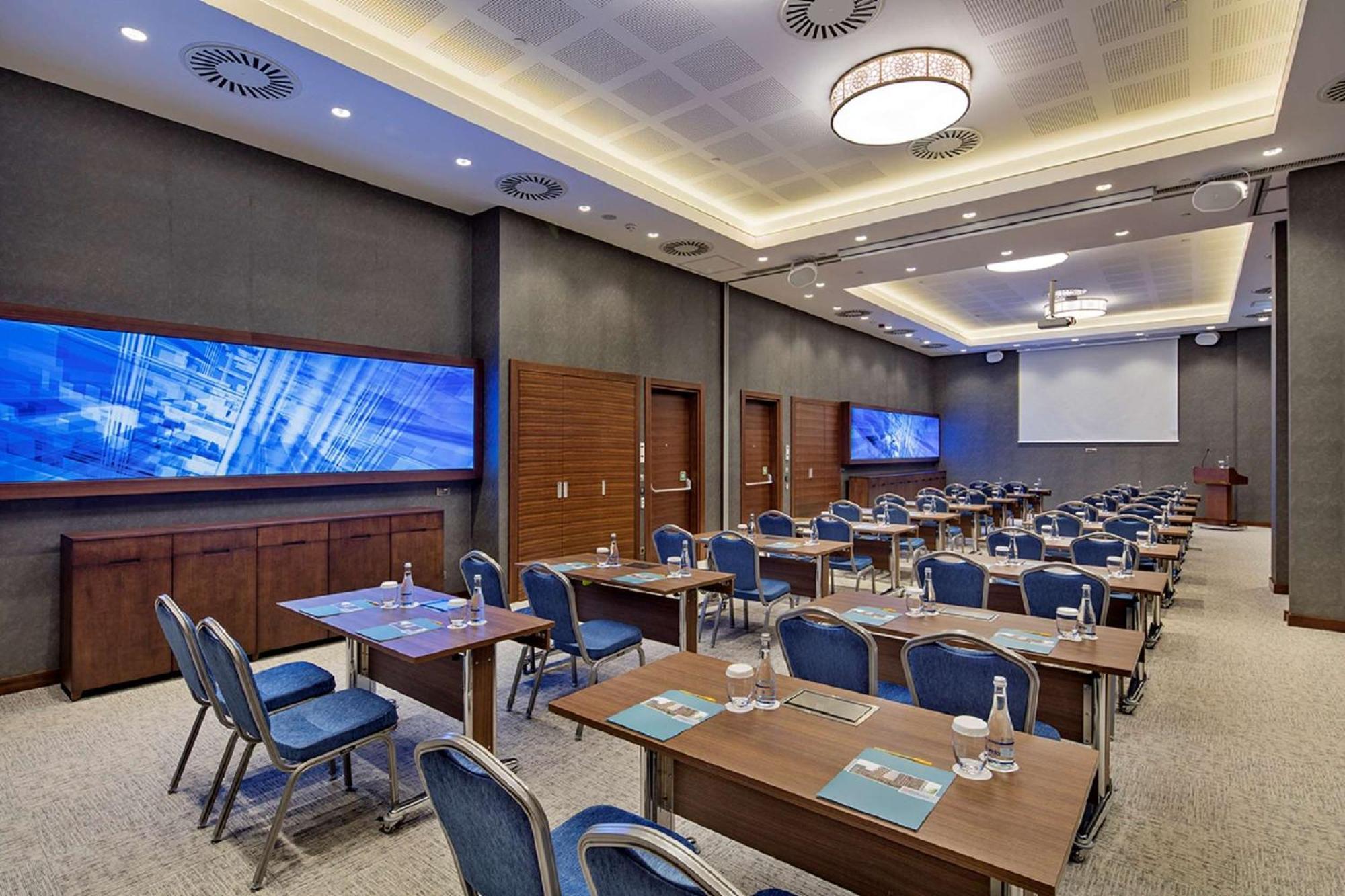 Hilton Garden Bayrakli