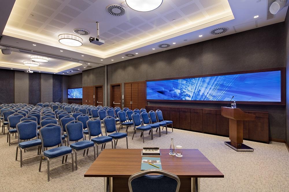 Hilton Garden Bayrakli Otel 4*