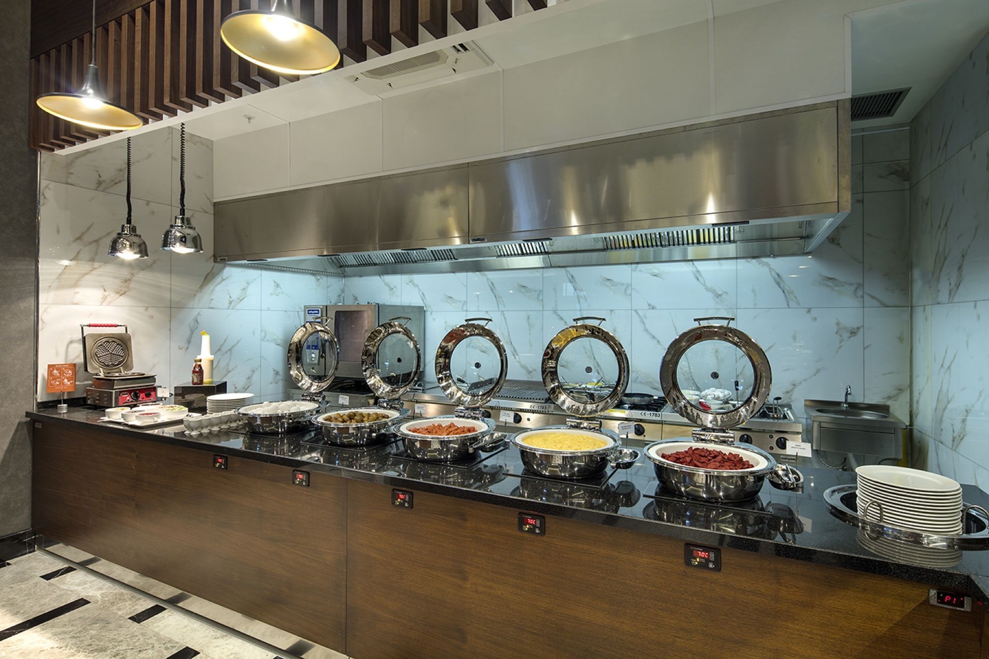 Hilton Garden Bayrakli Otel 4*