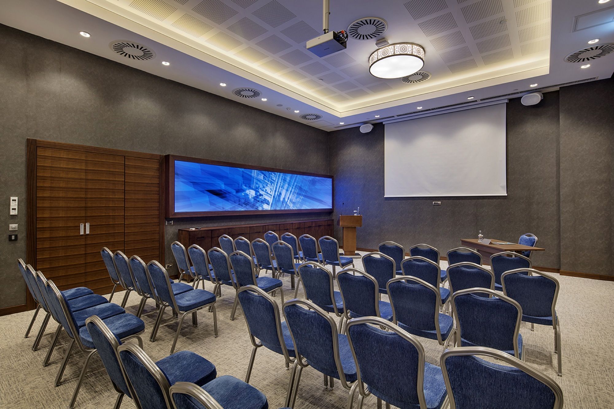 Hilton Garden Bayrakli Hotel İzmir