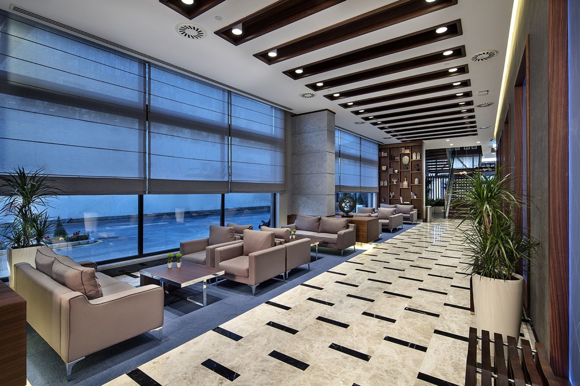 Hotel Hilton Garden Bayrakli 4*